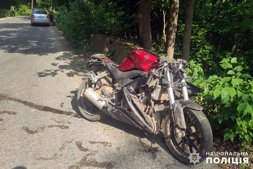 Новини Хмельницького - фото з ДТП із мотоциклістами: двоє людей потрапили до реанімації