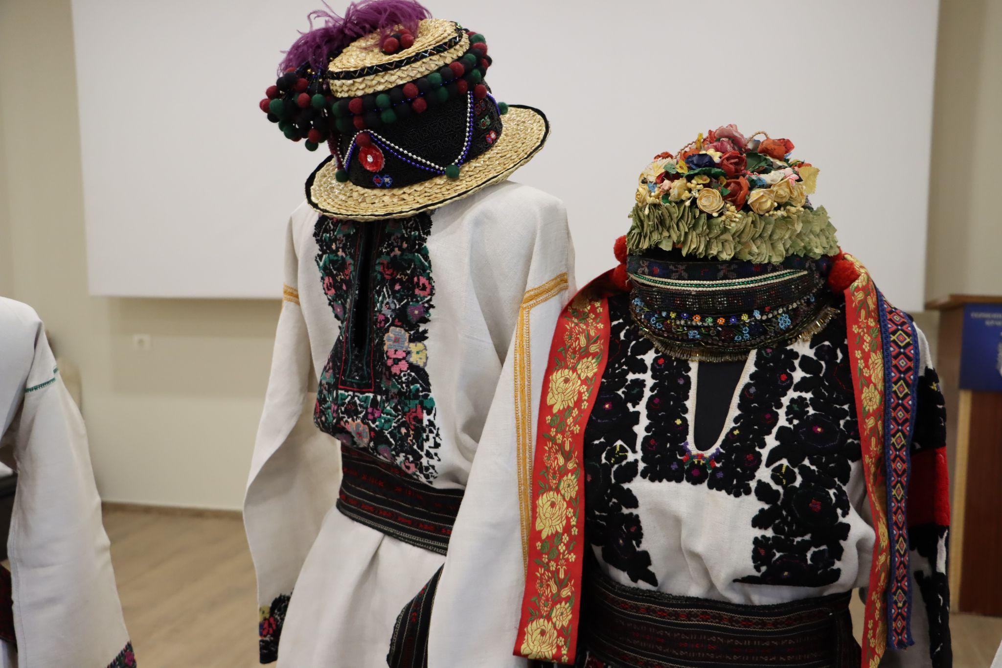 Новини Тернополя - фото з Колекцію унікальних чоловічих вишиванок показали в обласному краєзнавчому музеї (ФОТО)