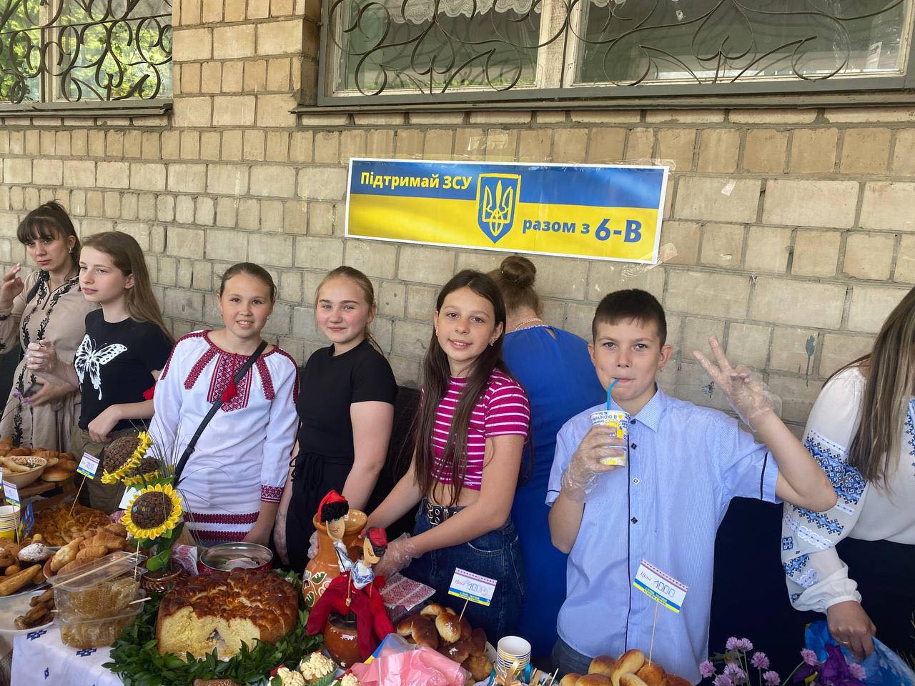 Новини Вінниці - фото з Понад 170 тисяч за страви подільської кухні. Ліцей №27 провів ярмарок на підтримку ЗСУ