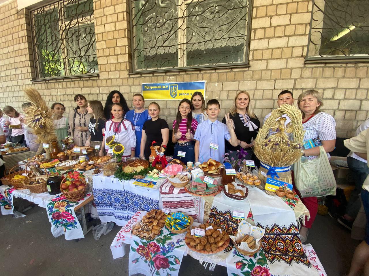 Новини Вінниці - фото з Понад 170 тисяч за страви подільської кухні. Ліцей №27 провів ярмарок на підтримку ЗСУ