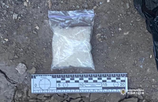 Новини Вінниці - фото з Замовив психотропи поштою, щоб розповсюджувати. У Вінниці взяли хлопця з наркотою