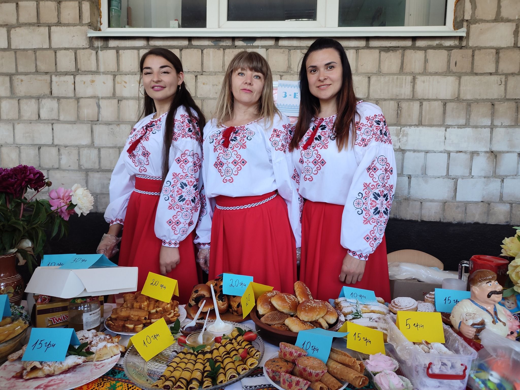 Новини Вінниці - фото з Понад 170 тисяч за страви подільської кухні. Ліцей №27 провів ярмарок на підтримку ЗСУ