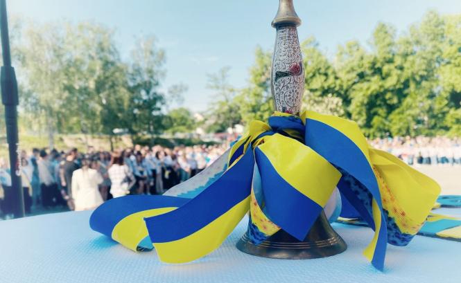 Новини Вінниці - фото з У вінницьких школах пролунав останній дзвоник. Фото та відео дня