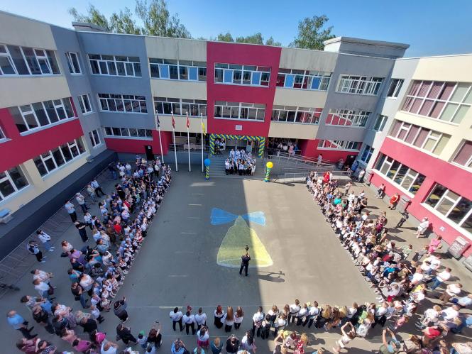 Новини Вінниці - фото з У вінницьких школах пролунав останній дзвоник. Фото та відео дня
