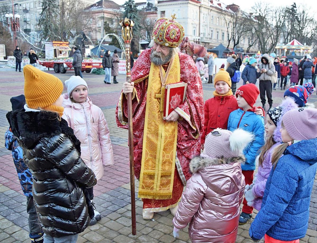 Новини Тернополя - фото з Свої 85 зустріне на сцені, де гратиме у комедії: привітайте Михайла Безпалька з ювілеєм