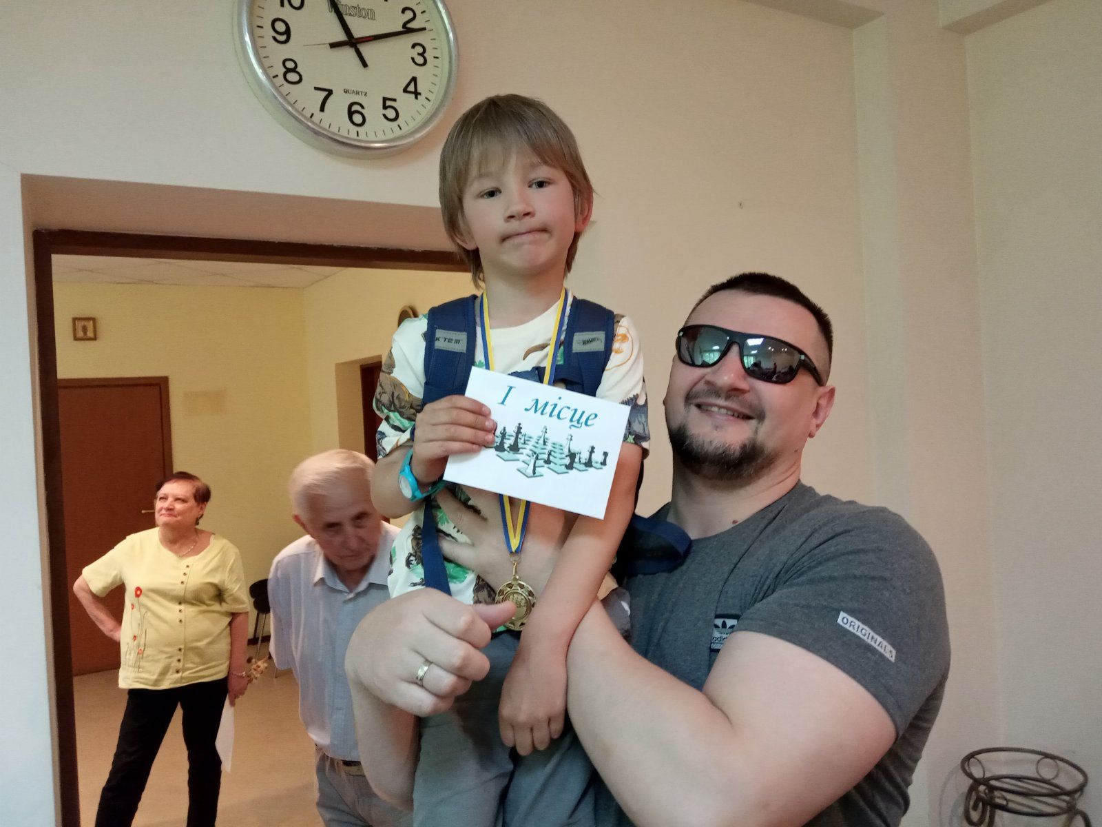 Новини Вінниці - фото з Юні вінницькі шахісти позмагалися із незрячими у незвичному матчі