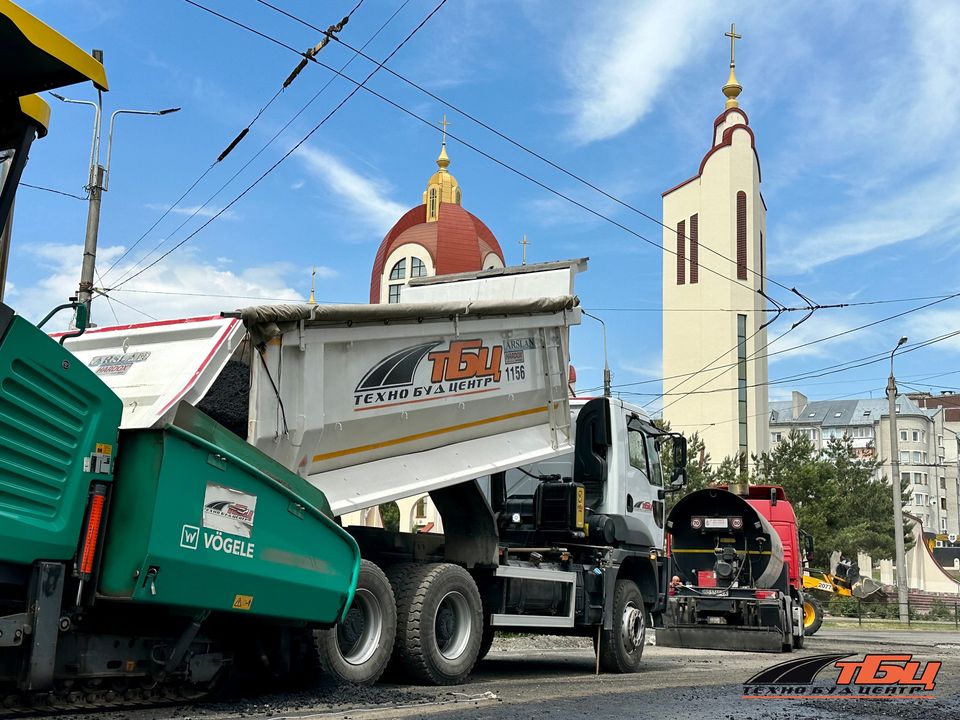 Новини Тернополя - фото з На вулиці Тарнавського частково обмежили рух транспорту: там ремонтують дорогу