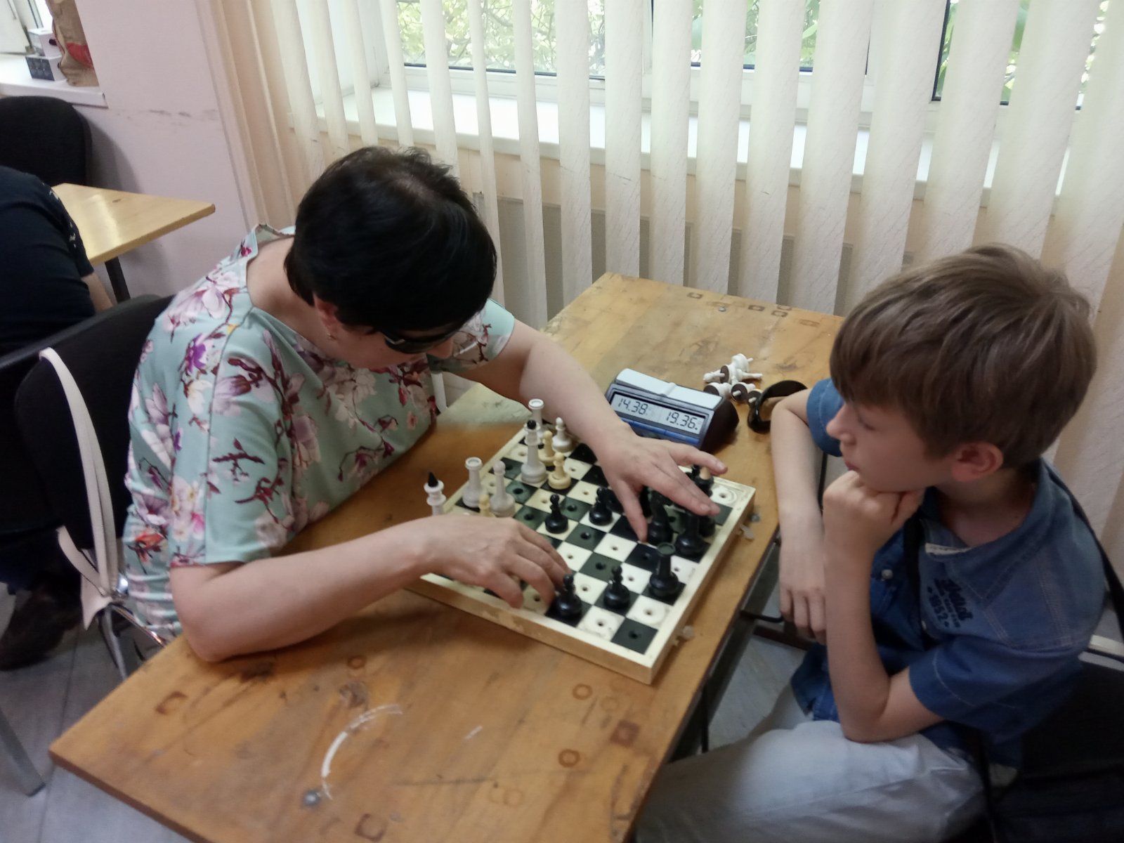 Новини Вінниці - фото з Юні вінницькі шахісти позмагалися із незрячими у незвичному матчі