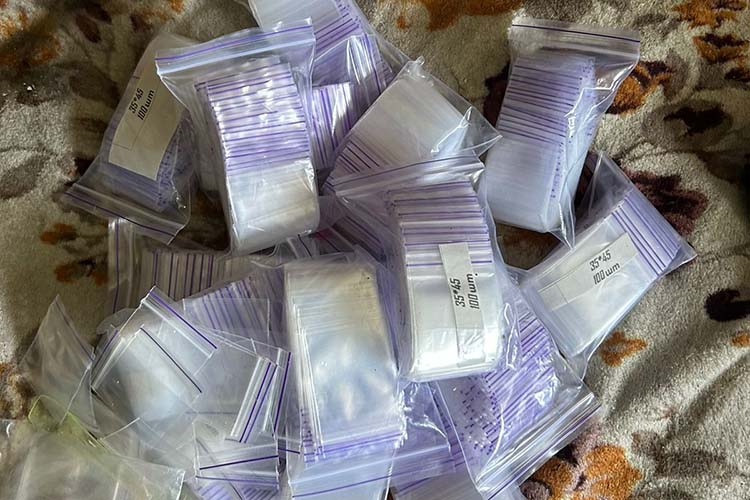 Новини Тернополя - фото з Вилучили кілограм наркотиків та гроші: правоохоронці затримали тернополян, яких підозрюють у злочині оперативники тернопільщини спільно із співробітниками сбу затримали членів організованої злочинної групи, які розповсюджували наркотики