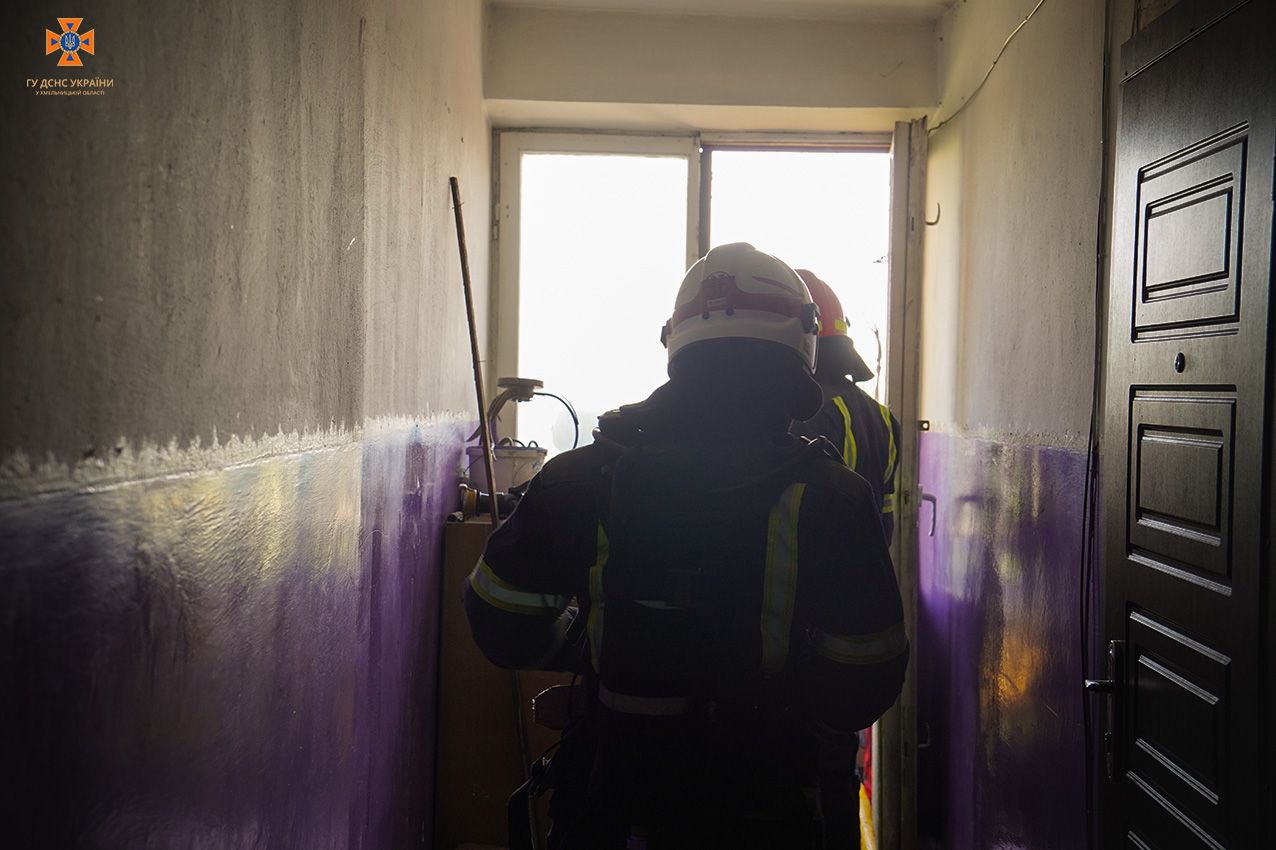 Новини Хмельницького - фото з Пожежа на Свободи: згорів балкон у дев’ятиповерхівці (ФОТО, ВІДЕО)