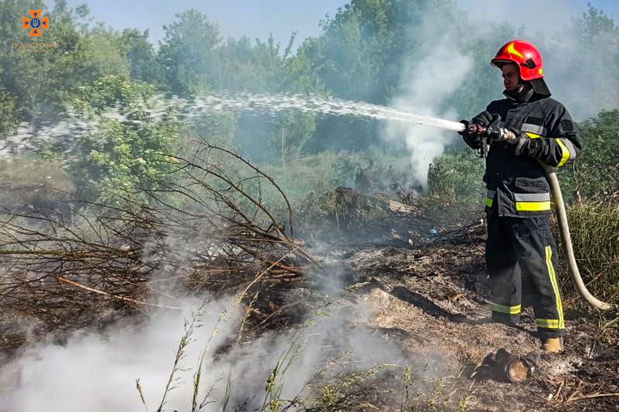 Новини Хмельницького - фото з Пожежа на Свободи: згорів балкон у дев’ятиповерхівці (ФОТО, ВІДЕО)