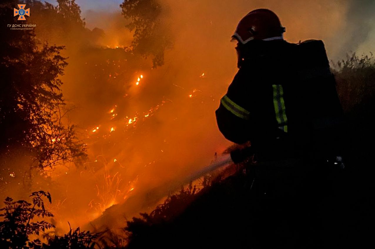 Новини Хмельницького - фото з Пожежа на Свободи: згорів балкон у дев’ятиповерхівці (ФОТО, ВІДЕО)