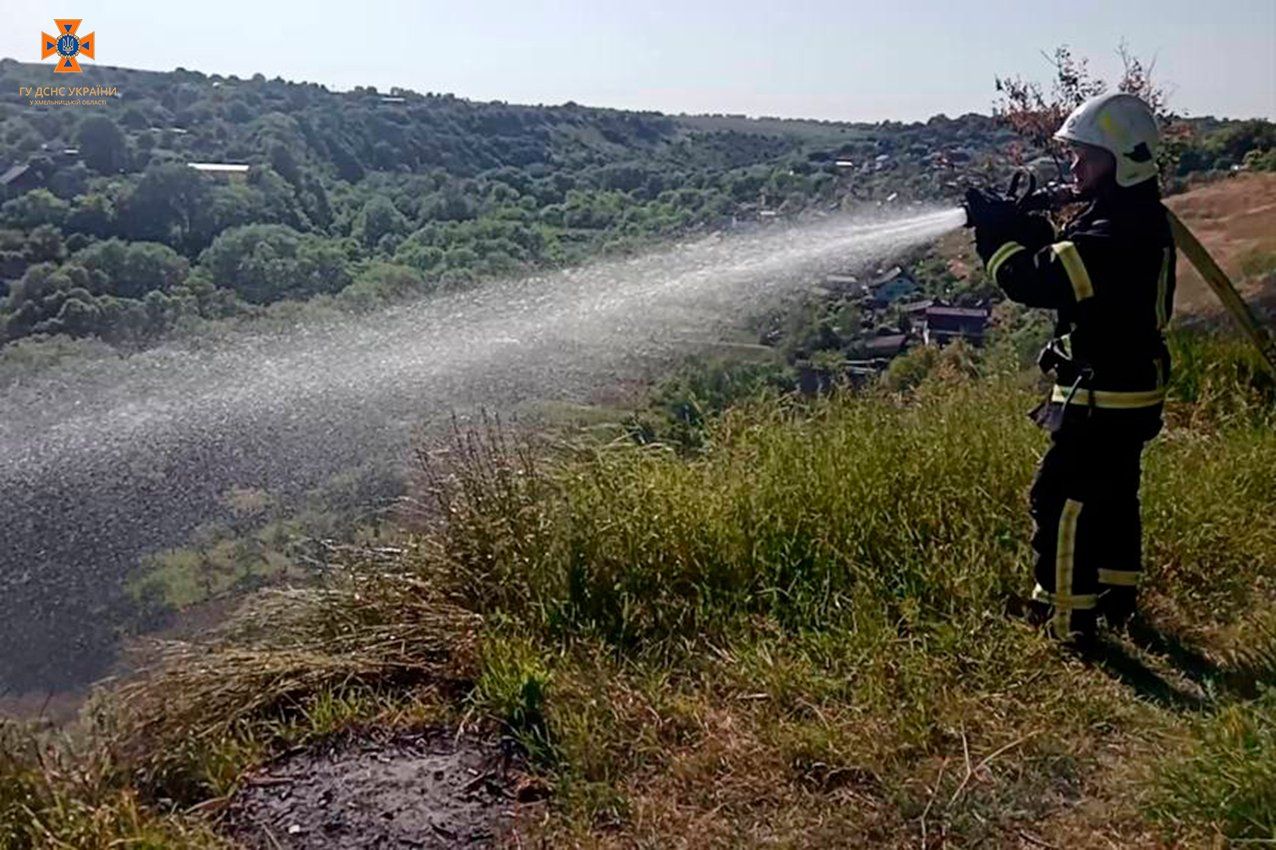 Новини Хмельницького - фото з Пожежа на Свободи: згорів балкон у дев’ятиповерхівці (ФОТО, ВІДЕО)