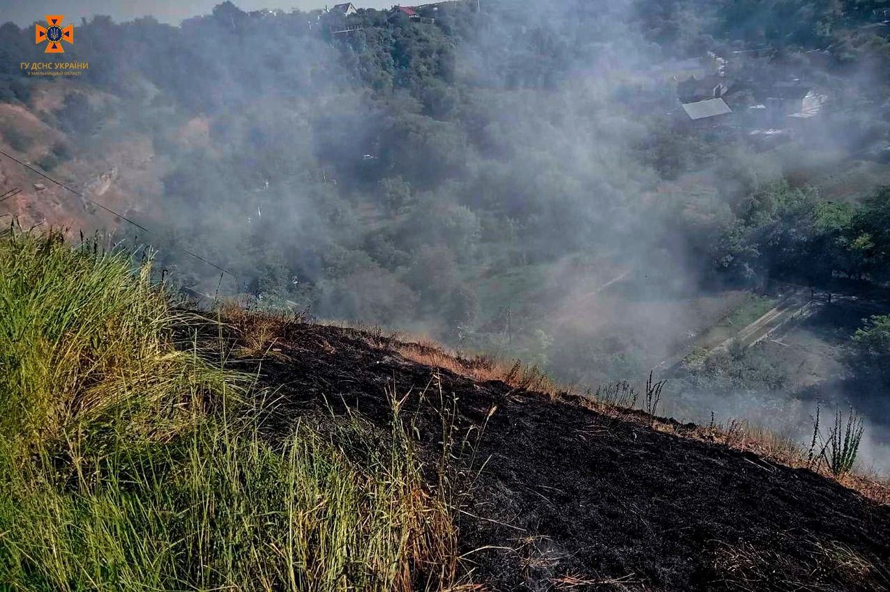 Новини Хмельницького - фото з Пожежа на Свободи: згорів балкон у дев’ятиповерхівці (ФОТО, ВІДЕО)