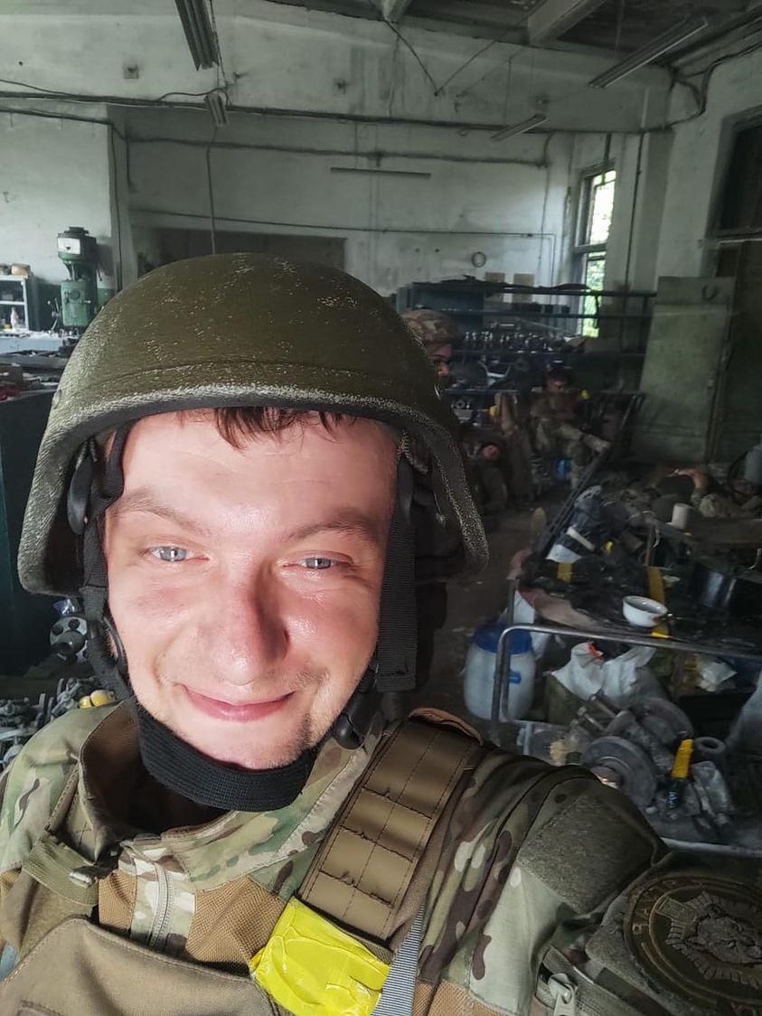 Новини Вінниці - фото з «Поцілував ще сплячого сина і поїхав». Вдова офіцера Дмитра Лізавенка просить підписати петицію