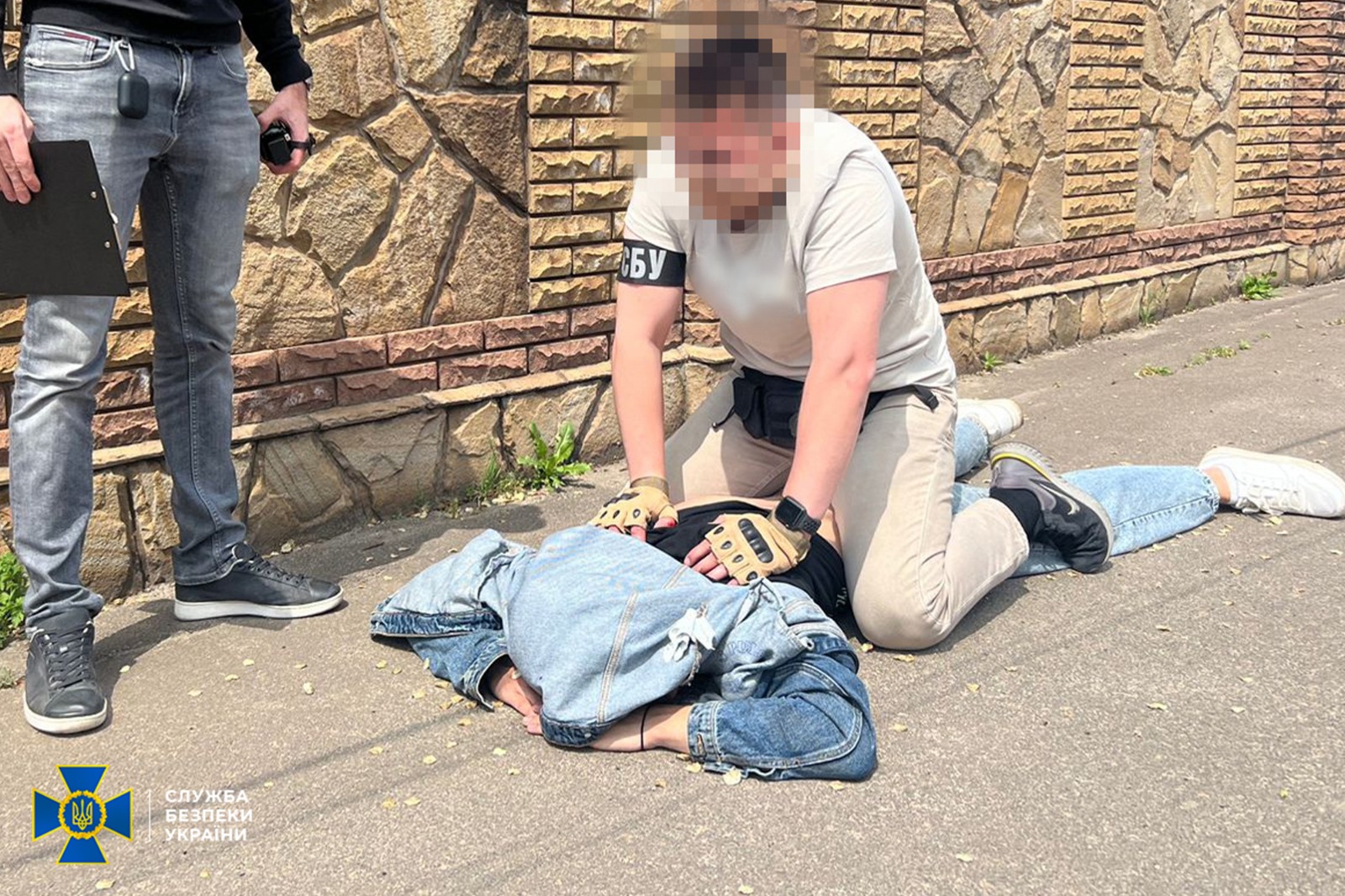 Новини Вінниці - фото з Зрадники серед нас. Вінничанин фотографував підрозділи Нацгвардії та Повітряних сил На зображенні може бути: 2 людини