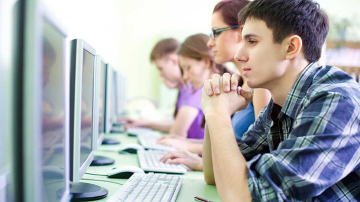 Новини Тернополя - фото з Стартував додатковий період реєстрації школярів для участі в НМТ: скільки триватиме і що робити?