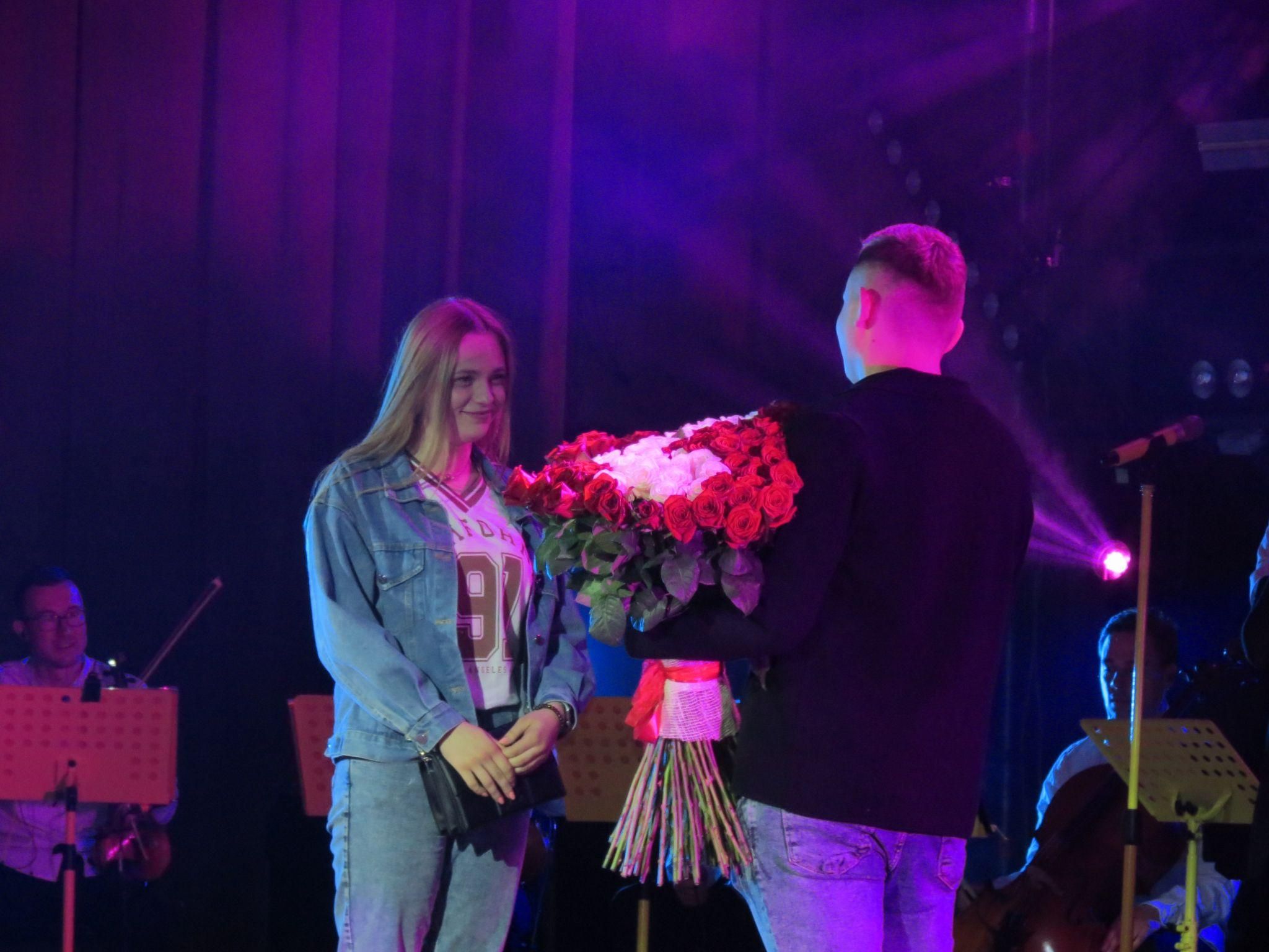 Новини Тернополя - фото з Освідчення на сцені та збір коштів на благодійність: як минув концерт Монатіка в Тернополі