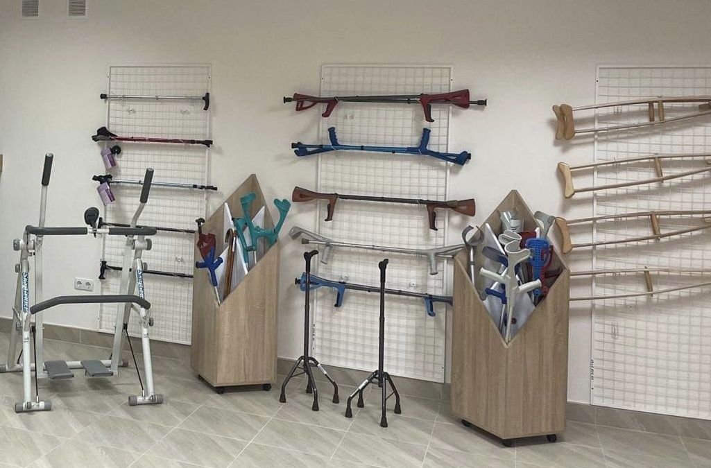 Новини Хмельницького - фото з Візок чи милиці задарма: у Хмельницькому діє пункт прокату засобів для реабілітації