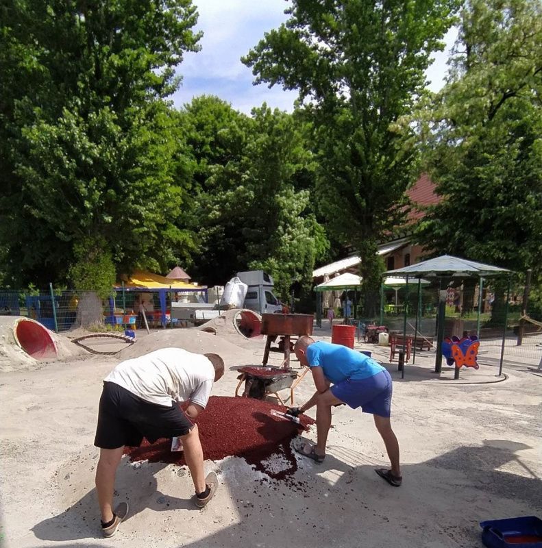 Новини Тернополя - фото з Заміна покриття на майданчику в парку Шевченка обійдеться в понад 477 тисяч гривень
