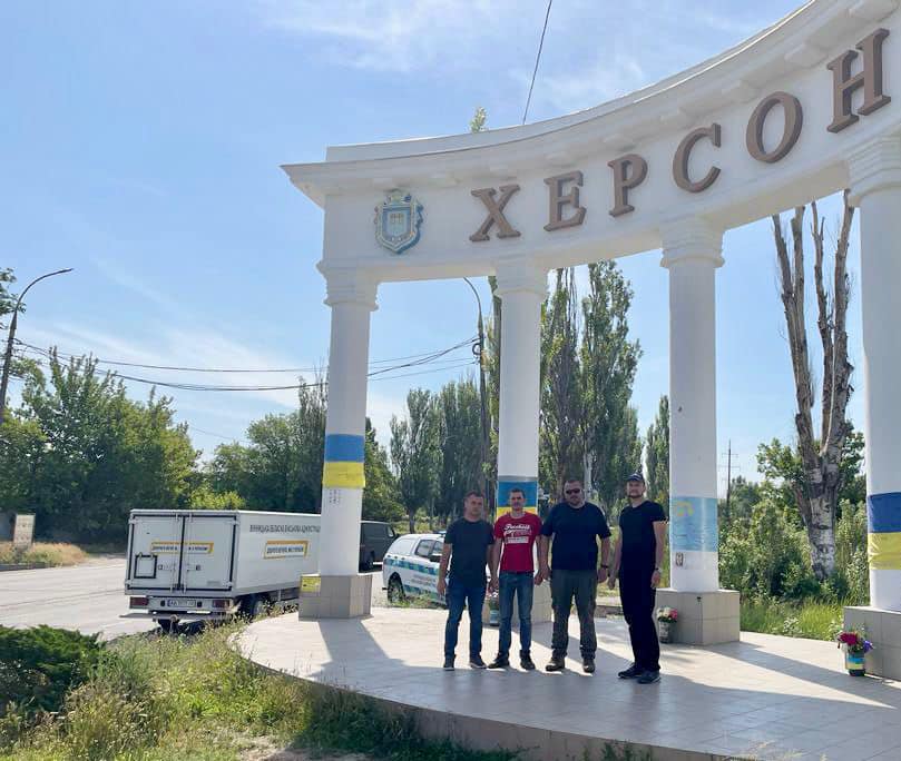 На зображенні може бути: 4 людини та текст