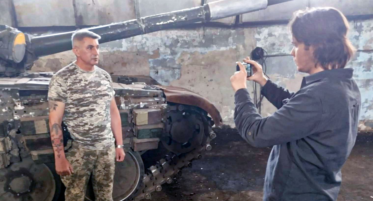 Новини Хмельницького - фото з Купа радянського та російського брухту. Як працює рембат “залізних” танкістів на Харківщині