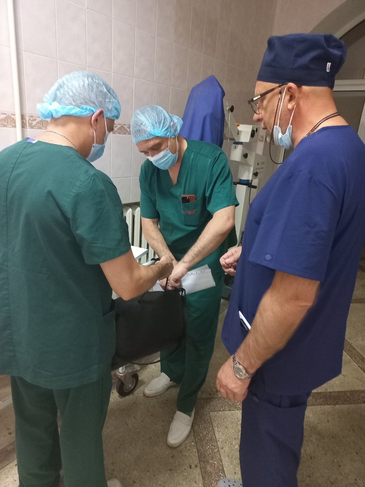 Новини Вінниці - фото з Коли одне життя рятує чотирьох людей: вінничанка стала посмертним донором На зображенні може бути: 3 людини та лікарня