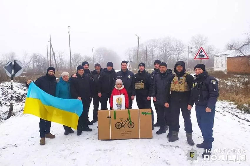 Новини Хмельницького - фото з Хмельницькі танкісти подарували “залізного коника” дівчинці з Харківщини