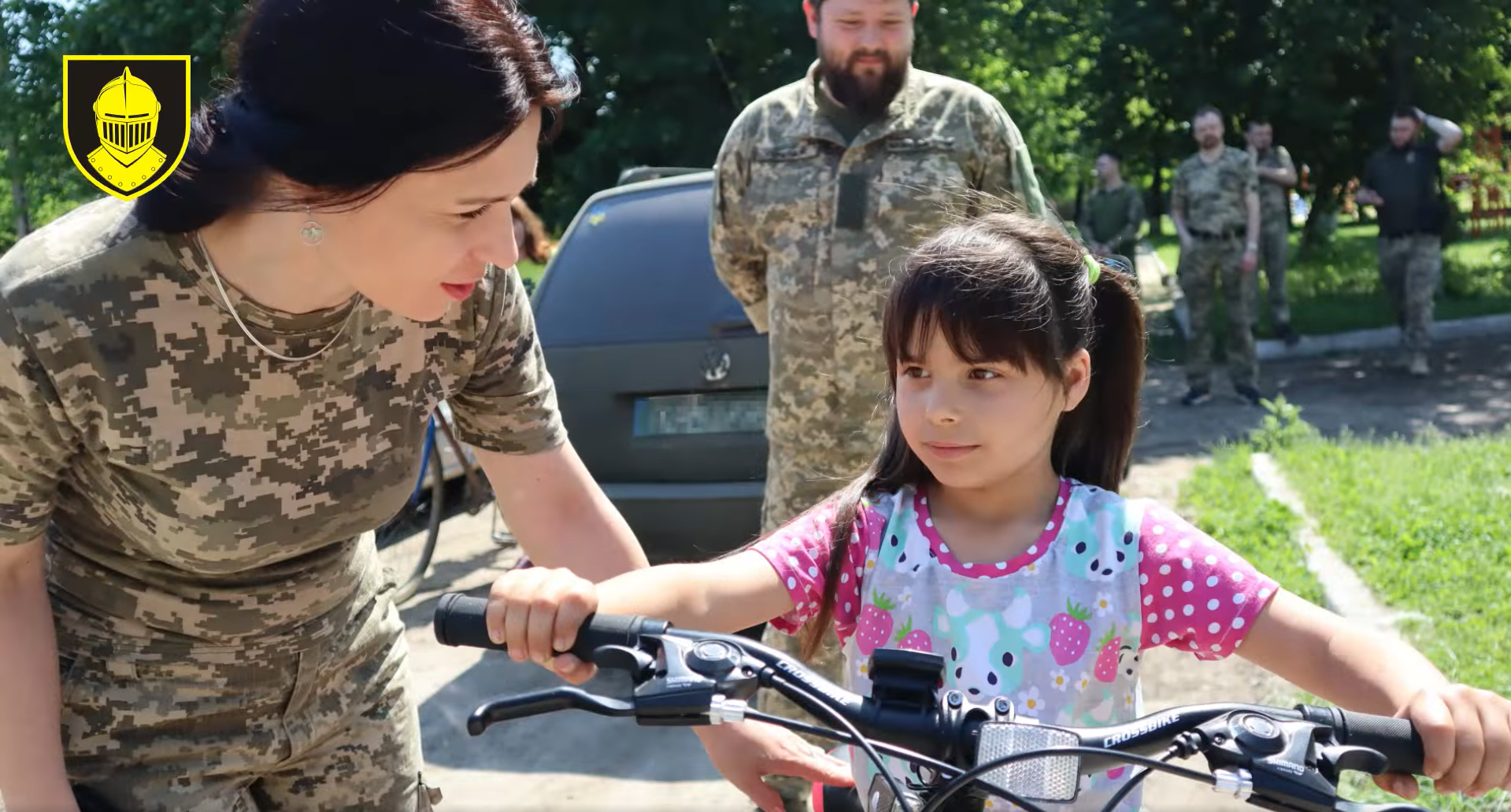 Новини Хмельницького - фото з Хмельницькі танкісти подарували “залізного коника” дівчинці з Харківщини