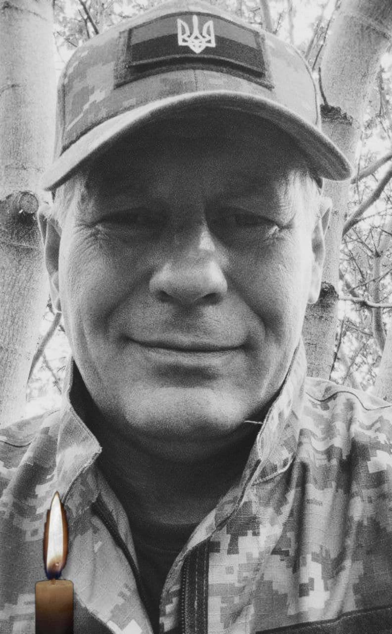 Новини Хмельницького - фото з Рідним дев’ятьох військових з Кам’янеччини вручили посмертні нагороди Можливо, це чорно-біле зображення 1 особа та текст