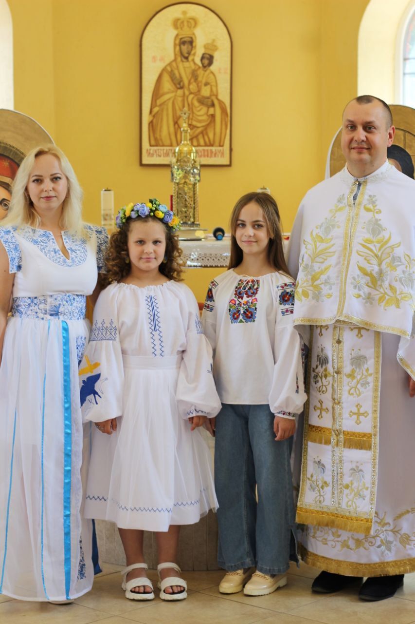 Новини Хмельницького - фото з У Кам’янці священник відкрив мініпекарню та годує ЗСУ (ФОТО)