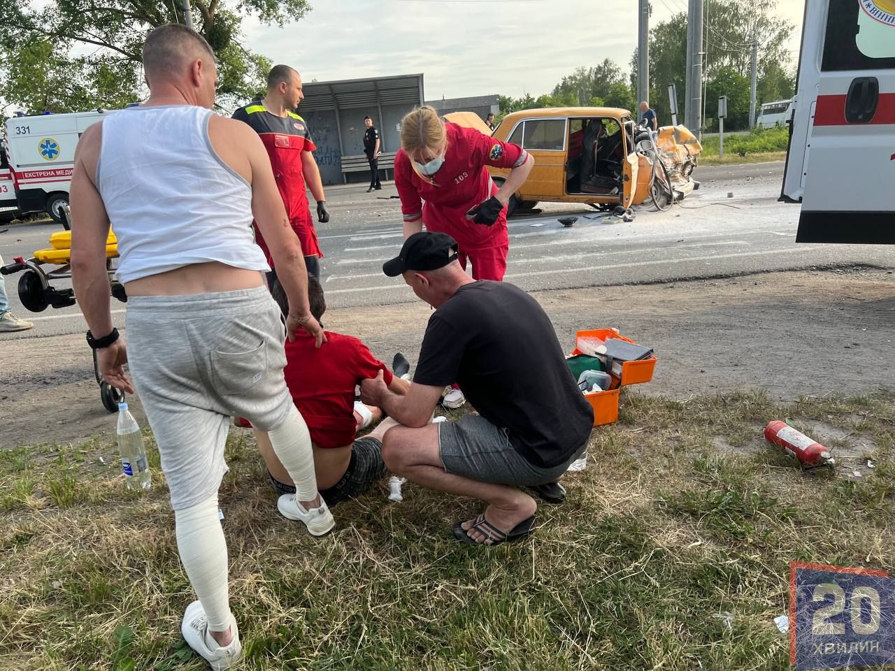 Новини Вінниці - фото з Моторошна ДТП в Гнівані: ВАЗ не розминувся з Volkswagen. Є постраждалі