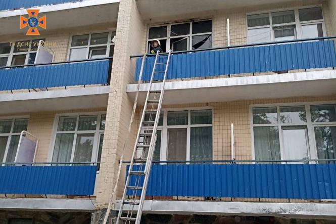 Новини Вінниці - фото з В середині було понад 130 людей. У Хмільнику горів спальний корпус санаторію