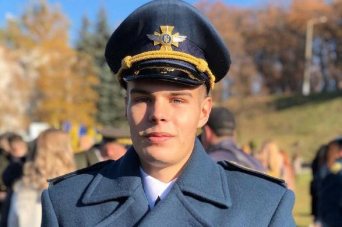 Новини Вінниці - фото з Йому навіки 22. Спогади про загиблого льотчика Дениса Лукова, що навчався в ліцеї №33 «Був неймовірною людиною». Історія загиблого 22-річного вертолітника Дениса Лукова