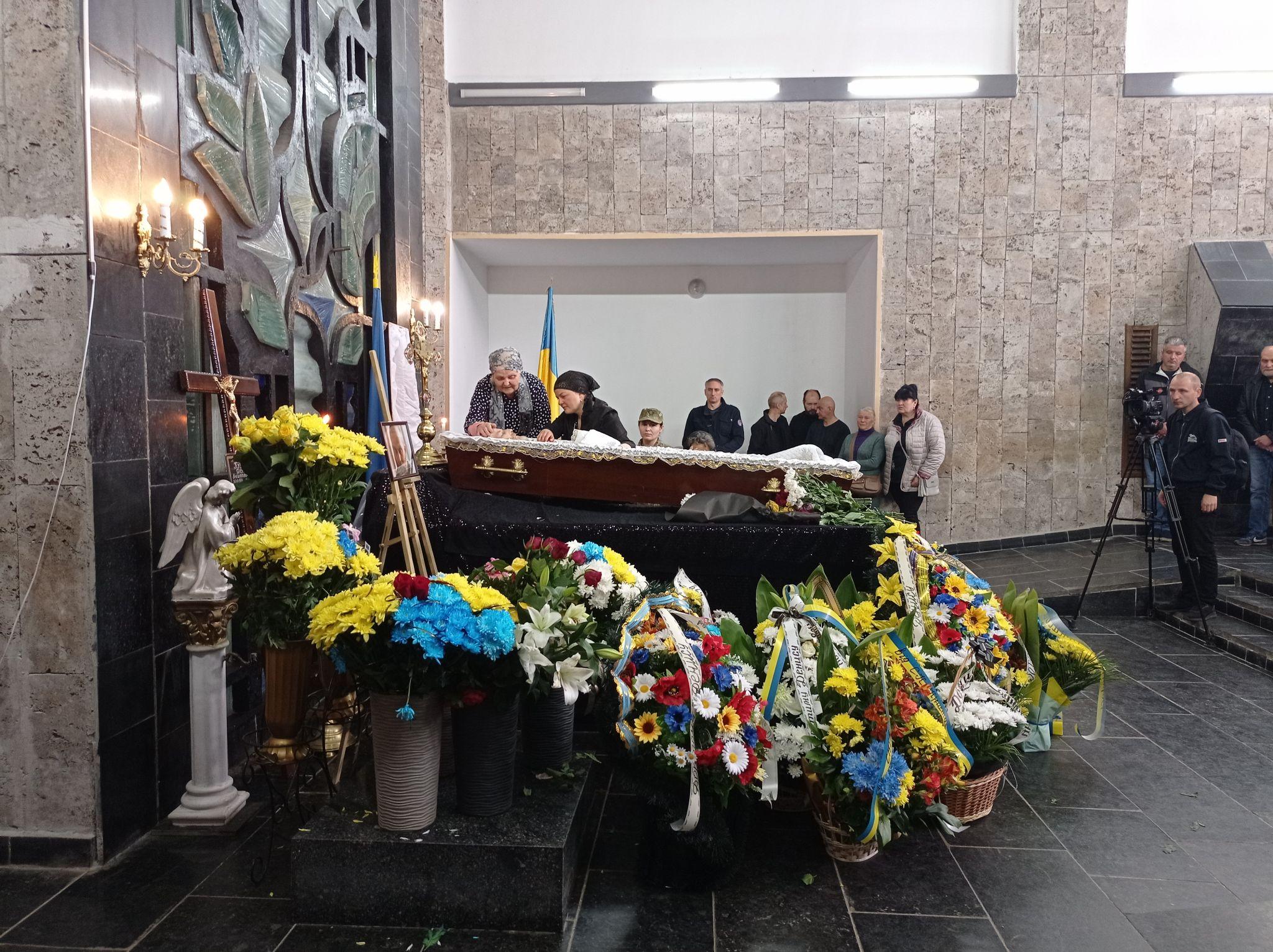 Новини Тернополя - фото з Віддав життя за наш мир та спокій: Тернопіль прощається з Героєм Денисом Кузнецовим