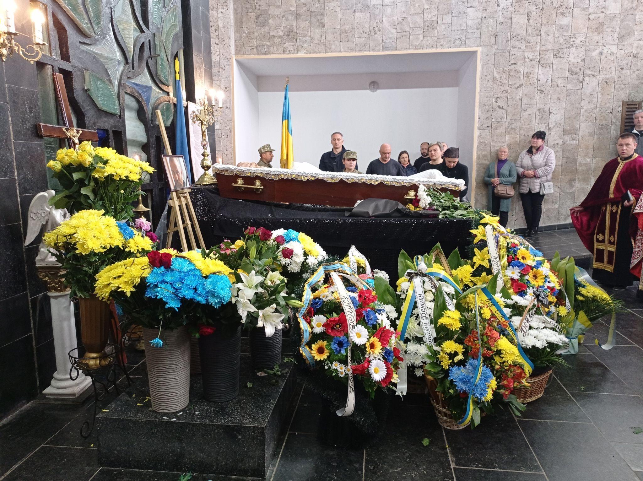 Новини Тернополя - фото з Віддав життя за наш мир та спокій: Тернопіль прощається з Героєм Денисом Кузнецовим