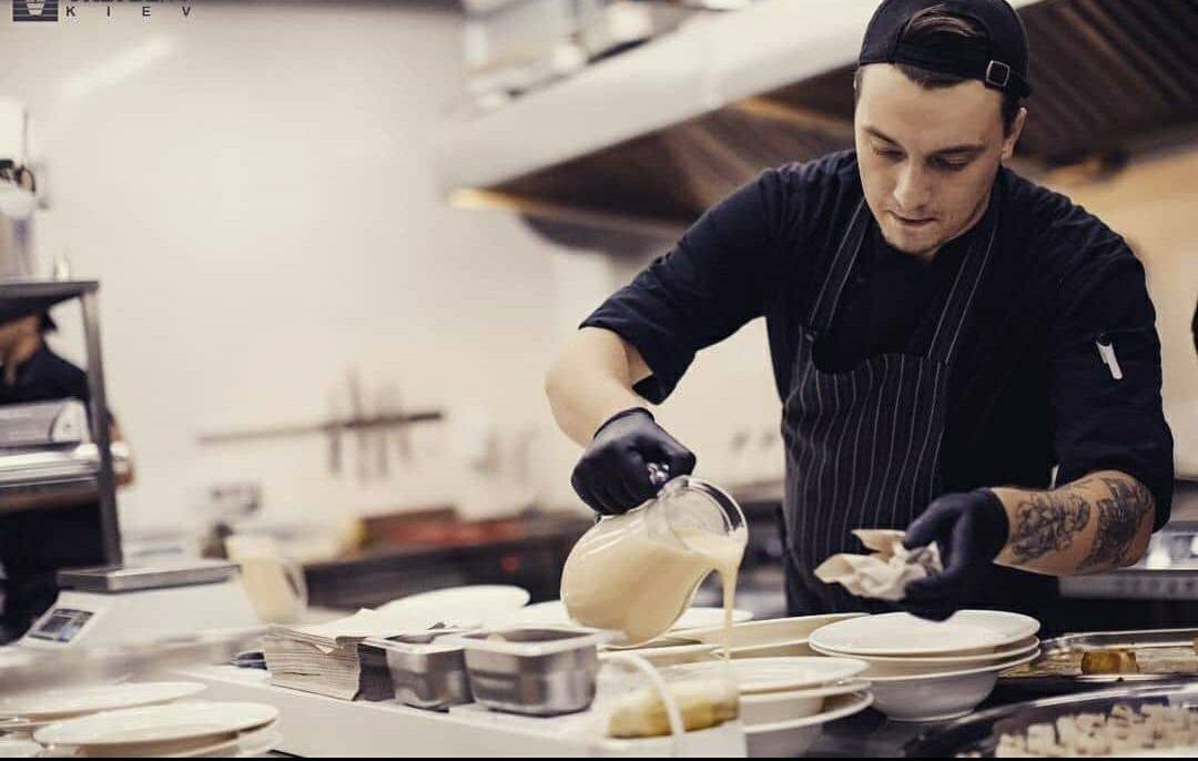 Новини Тернополя - фото з Кухар з Тернополя годуватиме евакуйованих на Херсонщині: просить підтримати збір на продукти