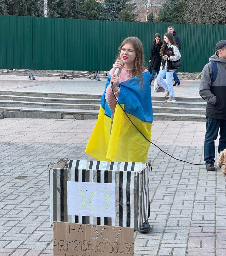 Новини Вінниці - фото з «Одна бабуся крутила дулі під час концерту». Понад 120 тисяч гривень зібрала учениця для ЗСУ