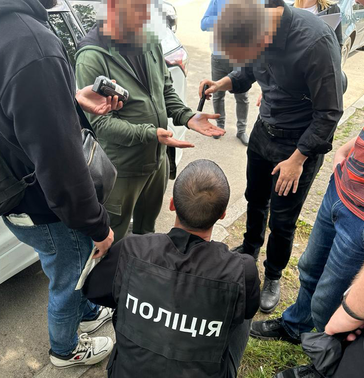 16 500 доларів США за сприяння в оформленні інвалідності: на Хмельниччині затримали засновника громадської організації