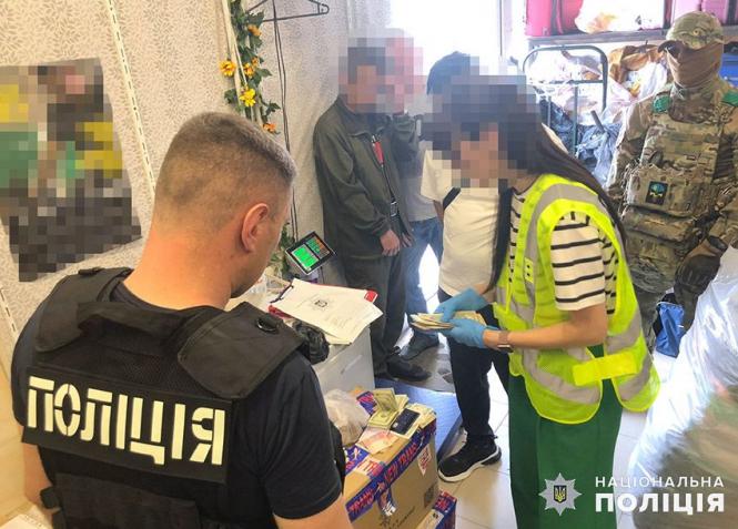 Новини Хмельницького - фото з Поліція викрила хмельничан, які незаконно торгували бурштином