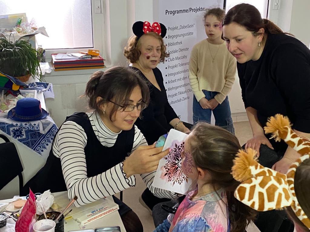 Новини Вінниці - фото з «Вони — мої українці». Як в Німеччині чоловік з вінницьким корінням допомагає українським біженцям