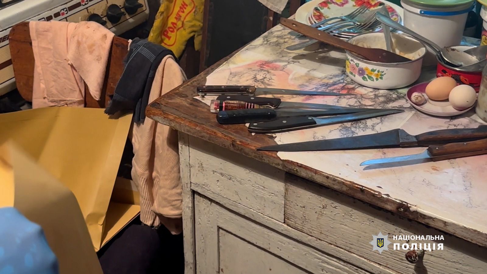 Новини Вінниці - фото з Бив батьків та порізав поліцейського. КОРД затримав сімейного дебошира