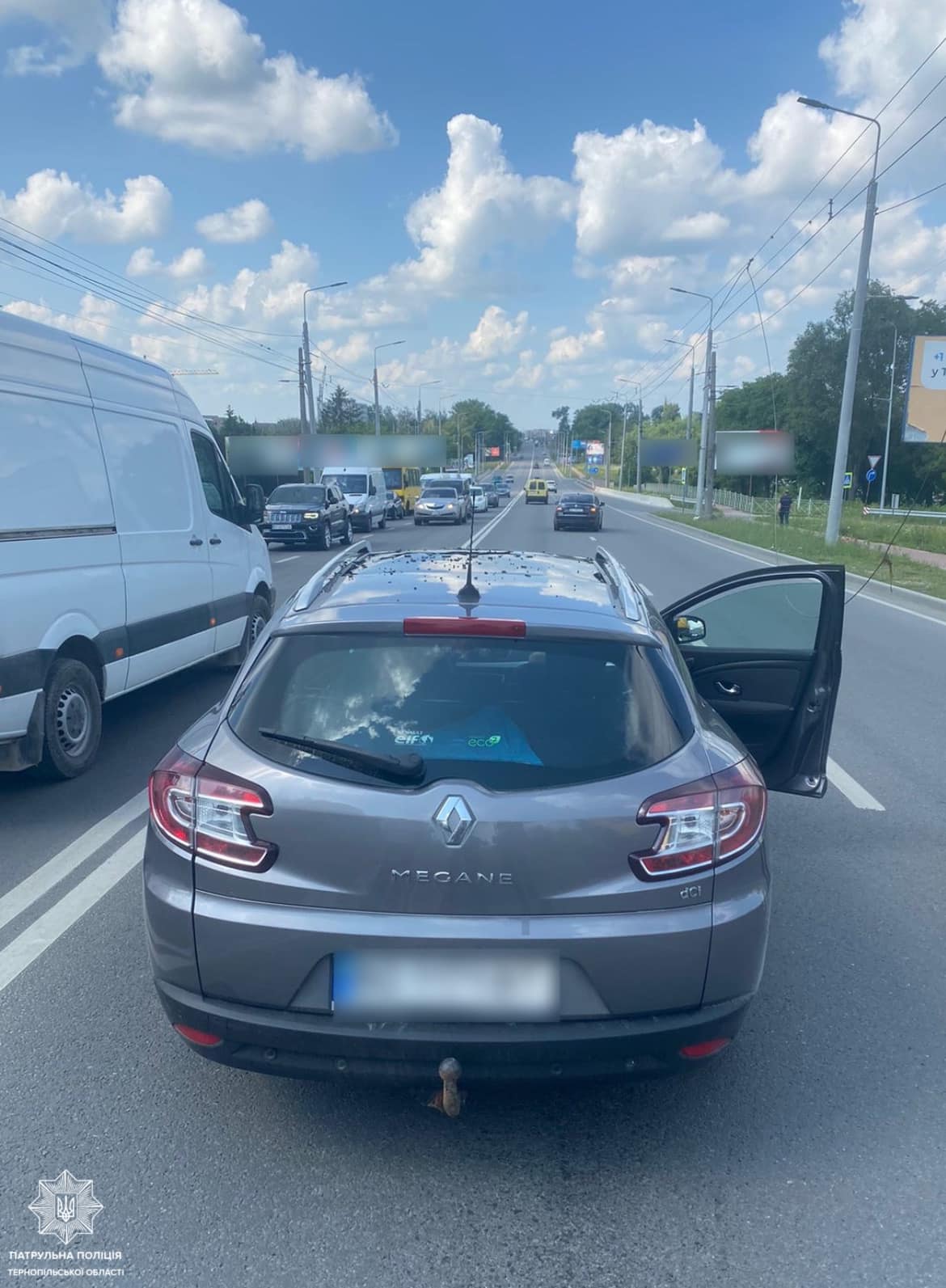 Новини Тернополя - фото з На Микулинецькій вантажівка пошкодила дроти електромережі — рух транспорту ускладнений