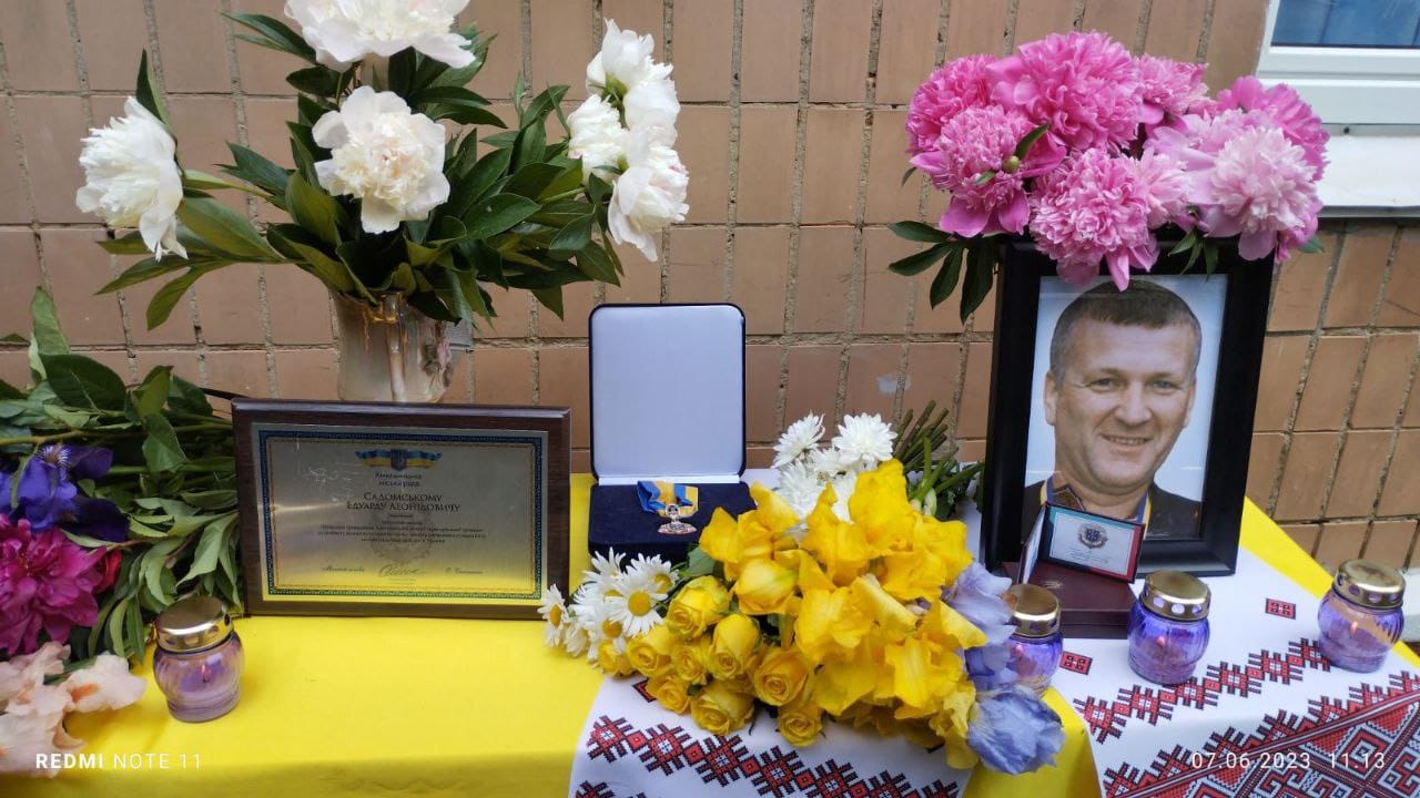 Новини Хмельницького - фото з У Ярмолинецькій громаді відкрили меморіальну дошку загиблому Едуарду Садомському