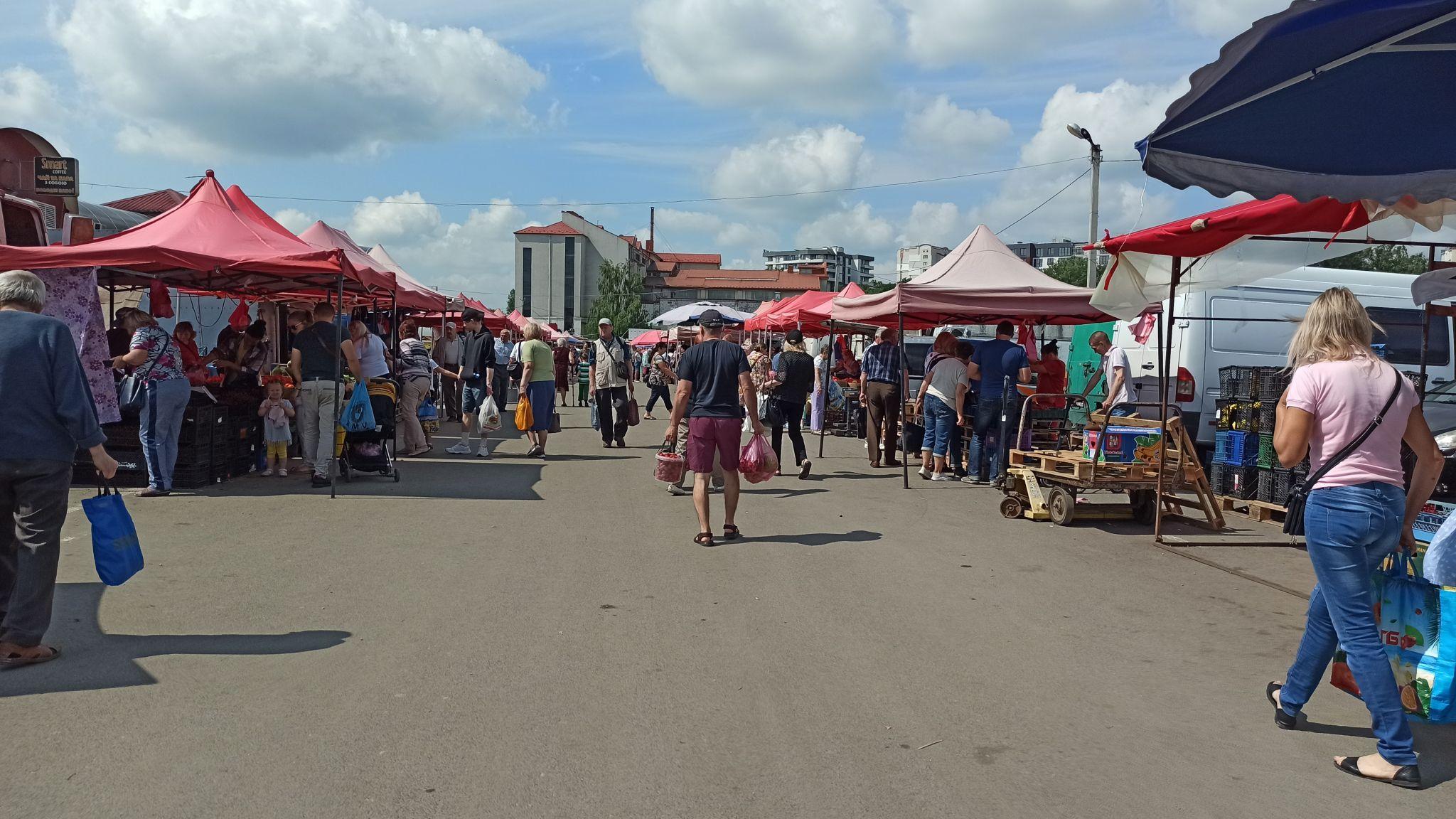 Новини Тернополя - фото з Чи безпечні овочі і фрукти на ринку? Ми перевірили їх на вміст нітратів