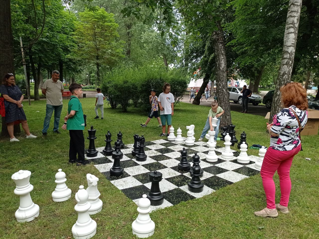 Новини Тернополя - фото з Розписували гільзи, писали листи Героям та змагались: у Тернополі влаштували «Олімпійський день»
