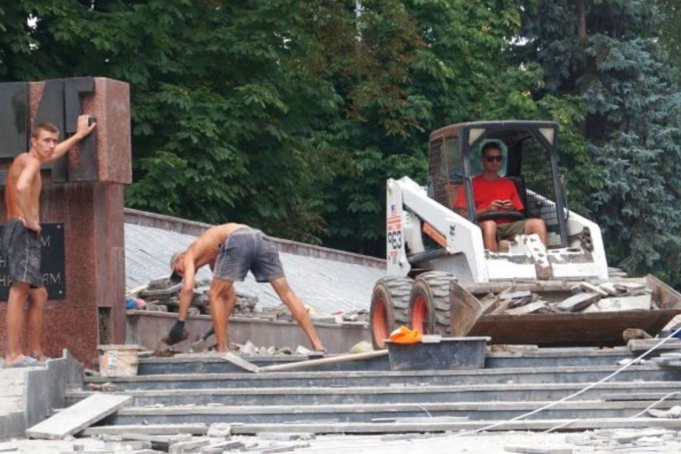 Новини Вінниці - фото з ТОП важливих новин на 20minut.ua від 19 до 26 червня, які ви могли пропустити Замість Меморіалу Слави буде зелена галявина. Але таке рішення — тимчасове