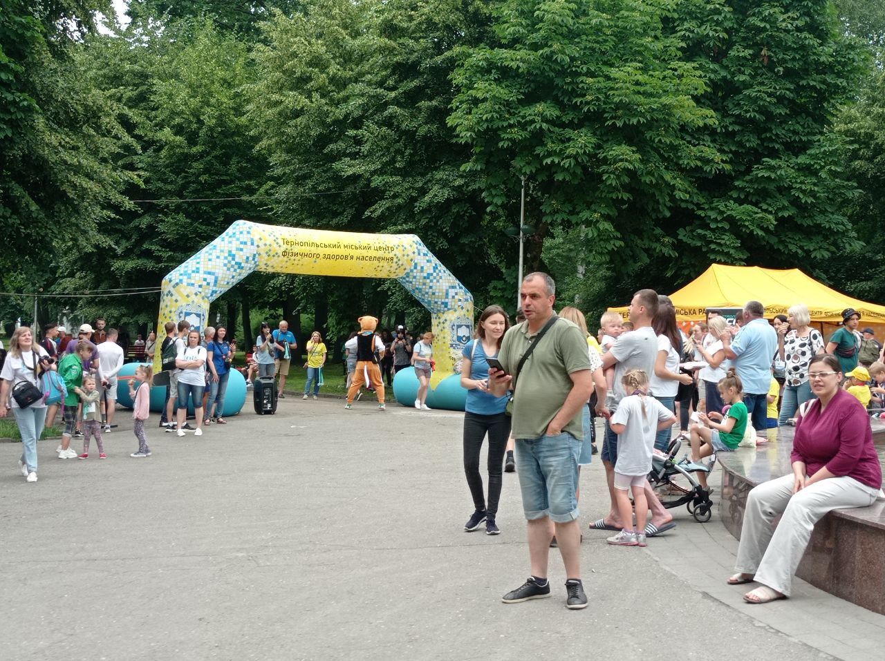Новини Тернополя - фото з Розписували гільзи, писали листи Героям та змагались: у Тернополі влаштували «Олімпійський день»