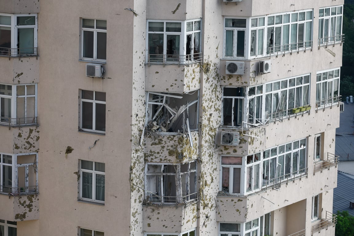 Новини Вінниці - фото з Масована нічна атака: якими ракетами били росіяни та скільки цілей вдалося збити Наслідки ракетної атаки на Київ 24 червня. Фото: REUTERS/Valentyn Ogirenko