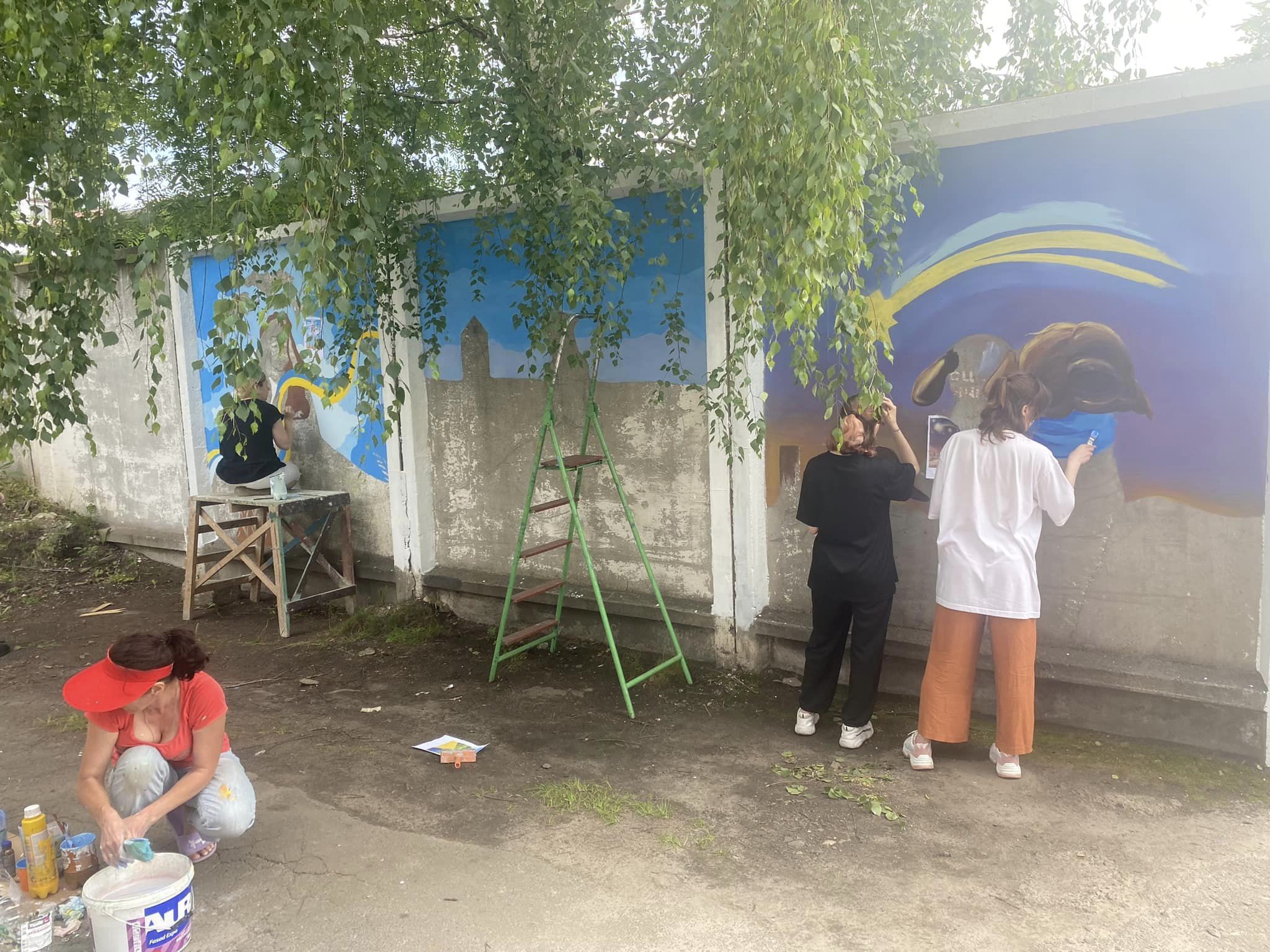 Новини Хмельницького - фото з Територію до “Електротрансу” прикрасили патріотичними муралами (ФОТО)